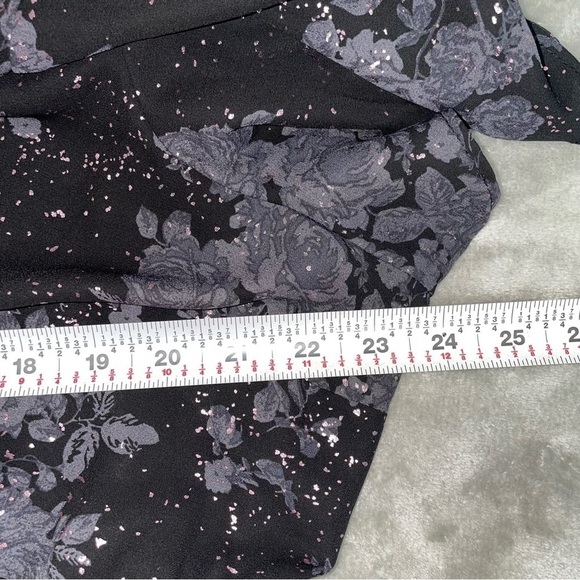 Torrid Faux Wrap Faux-Sleeve Tunic Top Black Floral Pink Sparkle Hi-Lo Size 2 - Picture 8 of 8